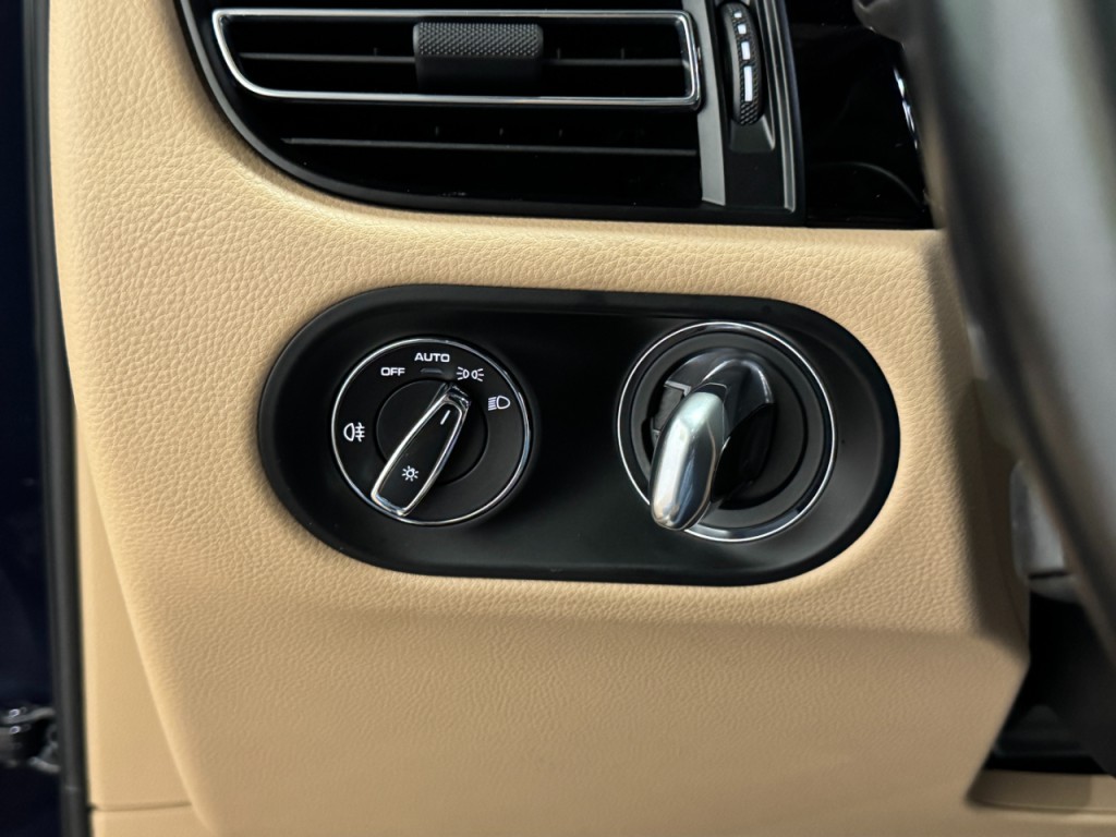 2019 Porsche Macan Image 29
