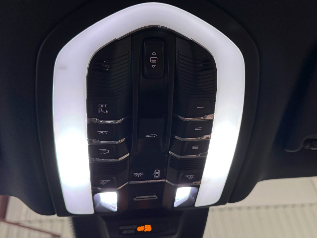 2019 Porsche Macan Image 32