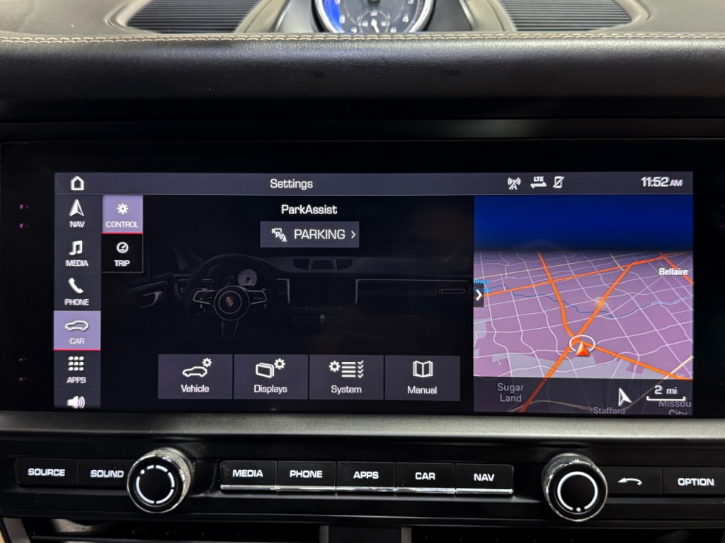 2019 Porsche Macan Image 38