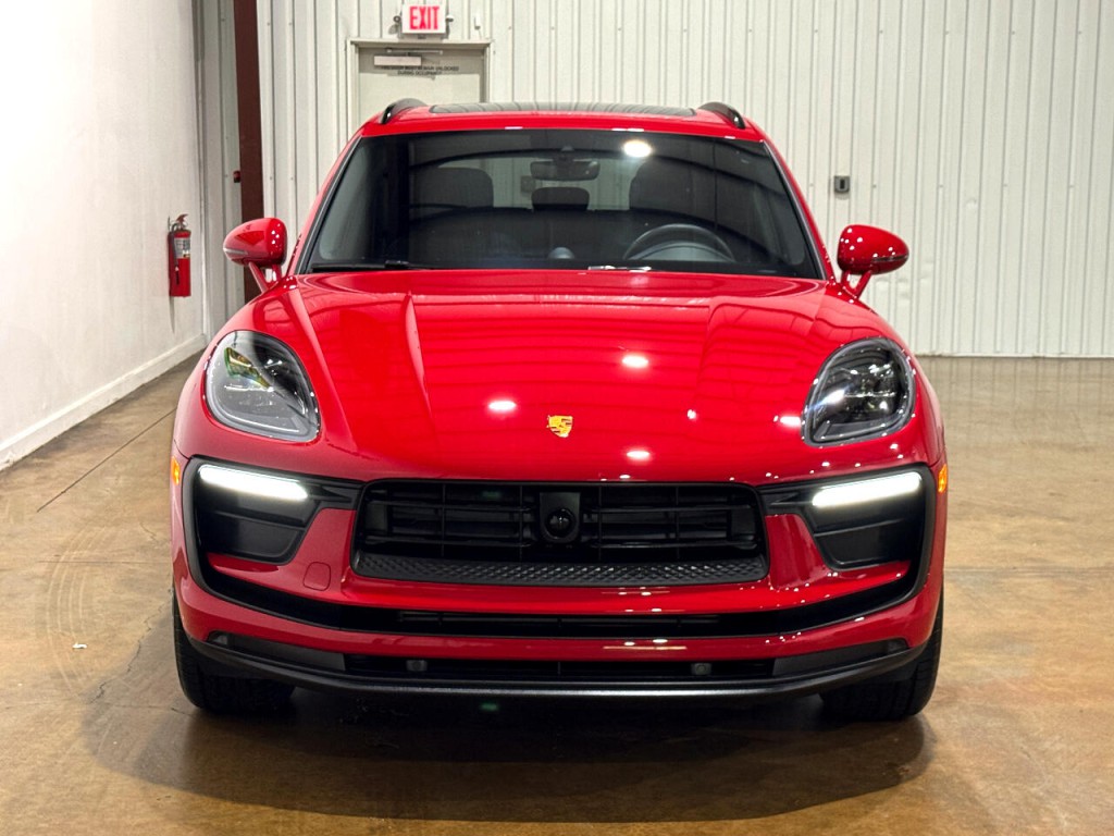 2023 Porsche Macan Image 2