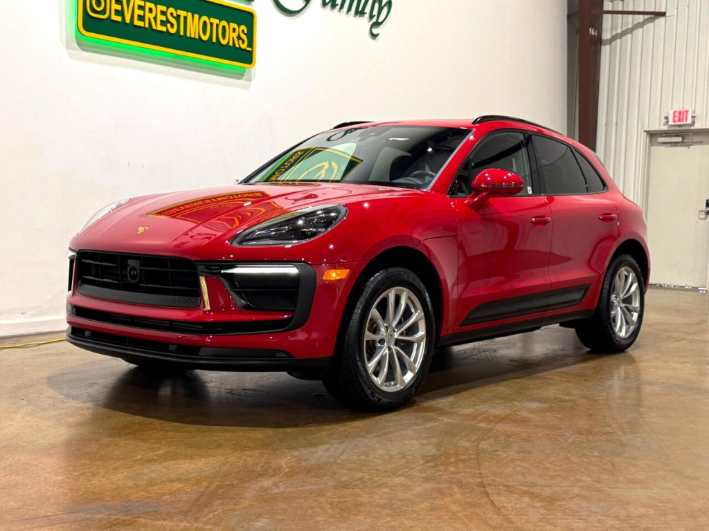 2023 Porsche Macan Image 3