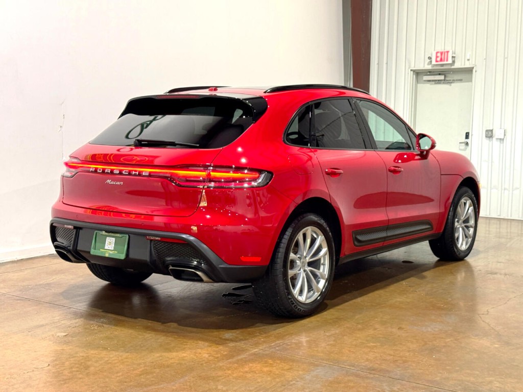 2023 Porsche Macan Image 7