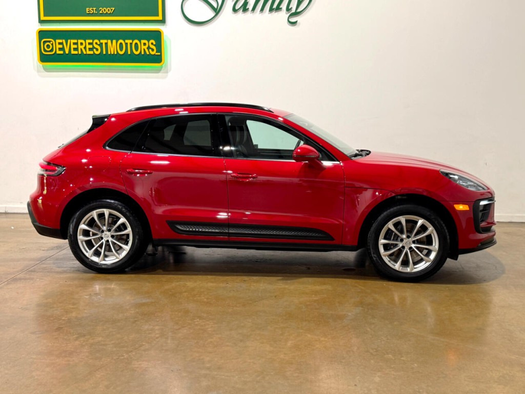 2023 Porsche Macan Image 8