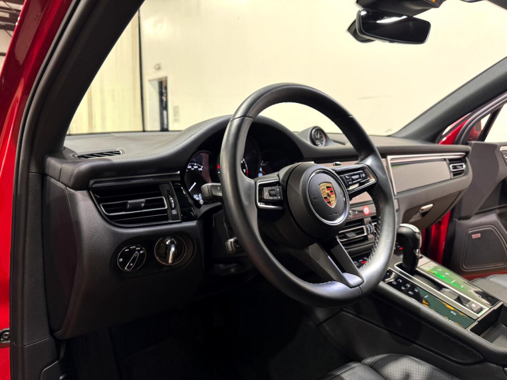2023 Porsche Macan Image 9