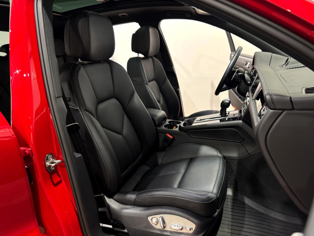 2023 Porsche Macan Image 12