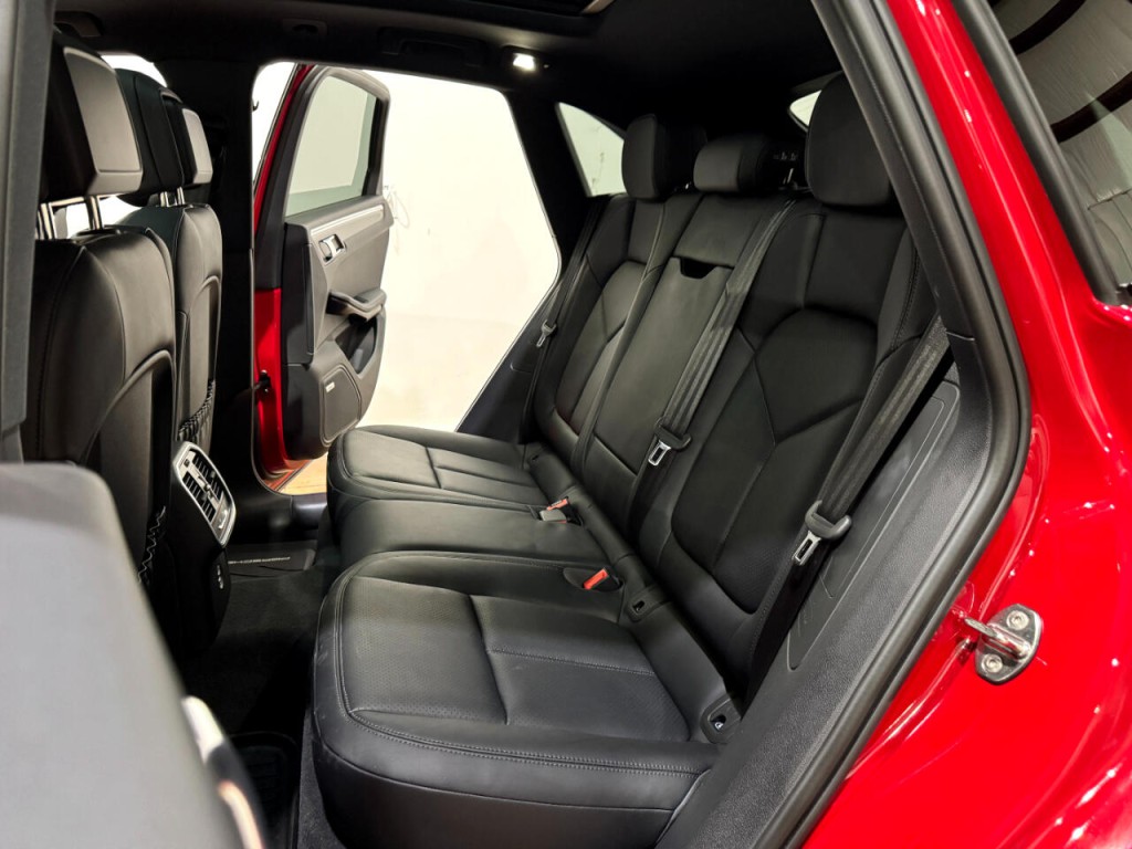 2023 Porsche Macan Image 14