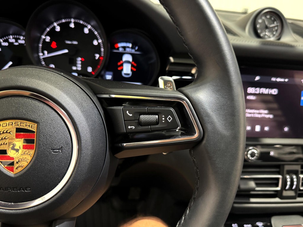 2023 Porsche Macan Image 18