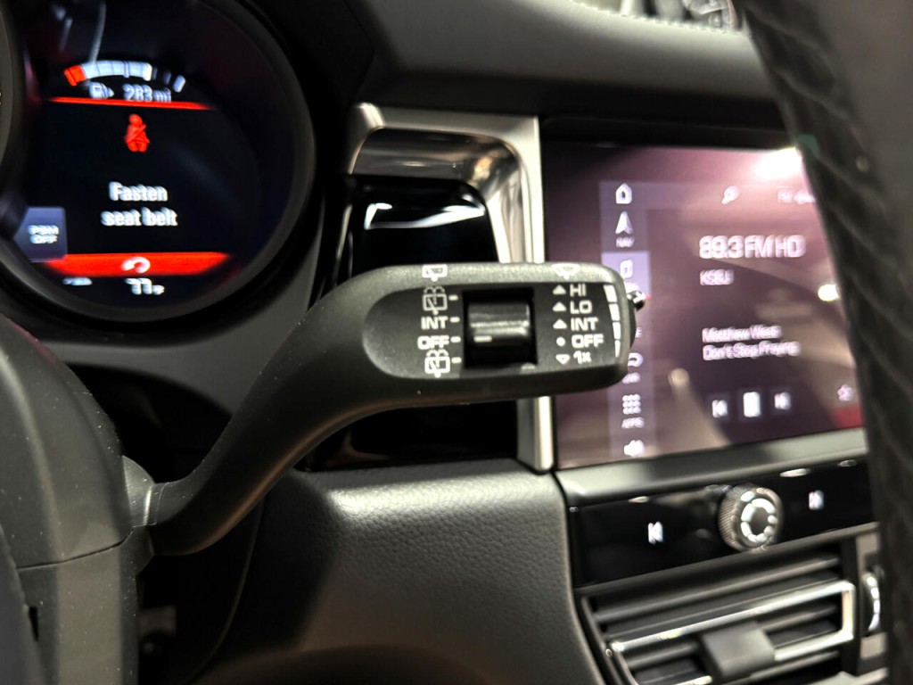 2023 Porsche Macan Image 22