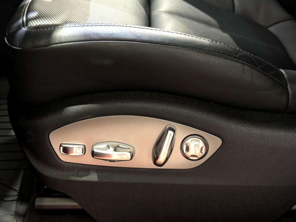 2023 Porsche Macan Image 28