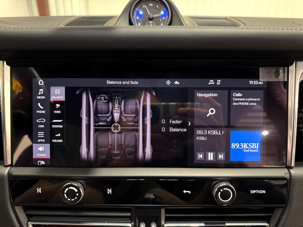 2023 Porsche Macan Image 36