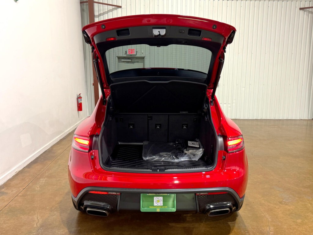 2023 Porsche Macan Image 44