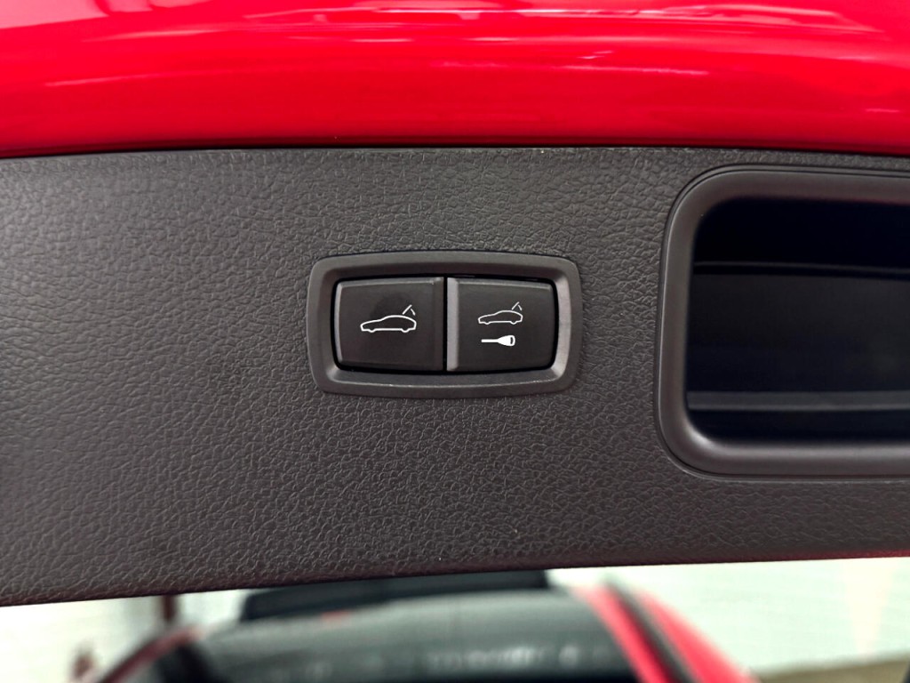 2023 Porsche Macan Image 45