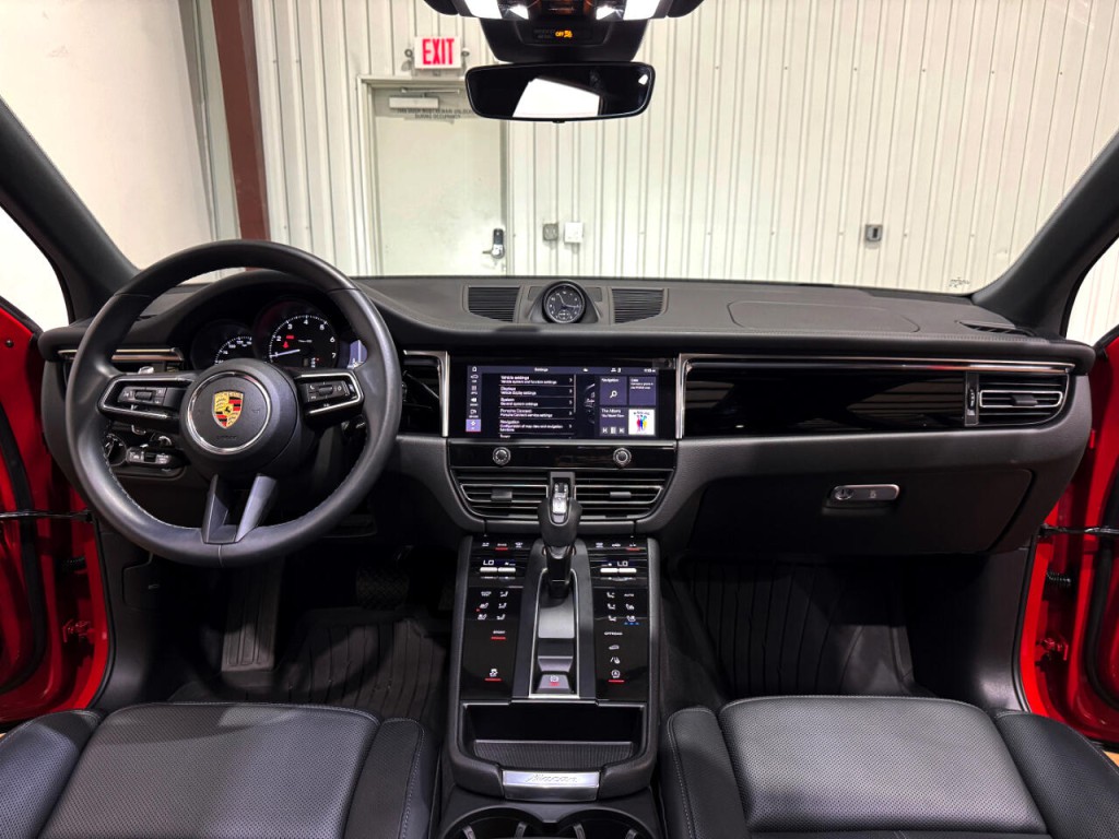 2023 Porsche Macan Image 19