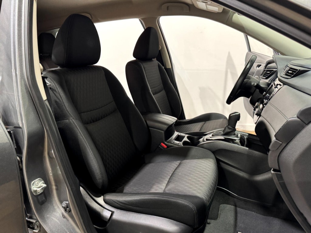 2018 Nissan Rogue Image 11
