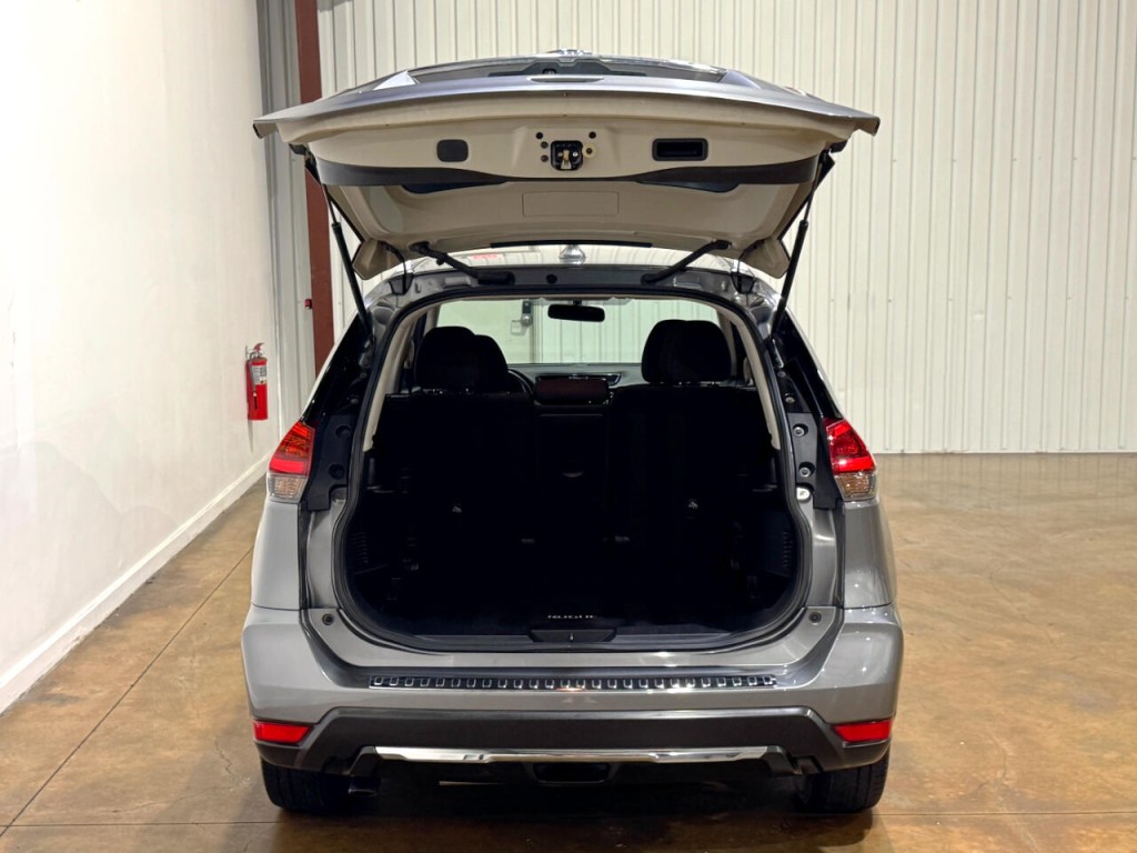 2018 Nissan Rogue Image 32
