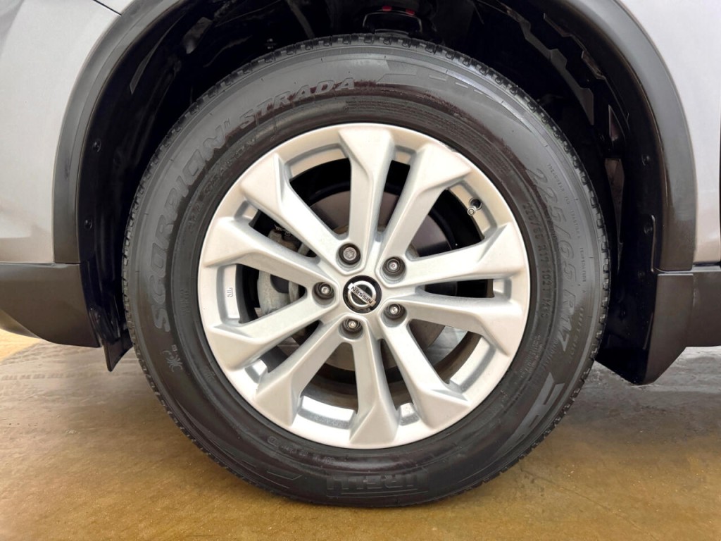 2018 Nissan Rogue Image 39