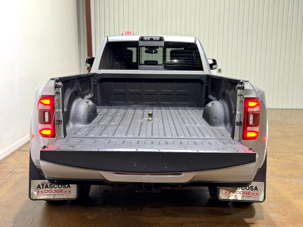 2021 RAM 3500 Image 42