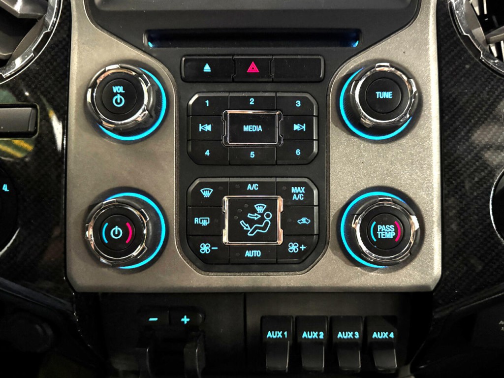 2015 Ford F-250 Image 28