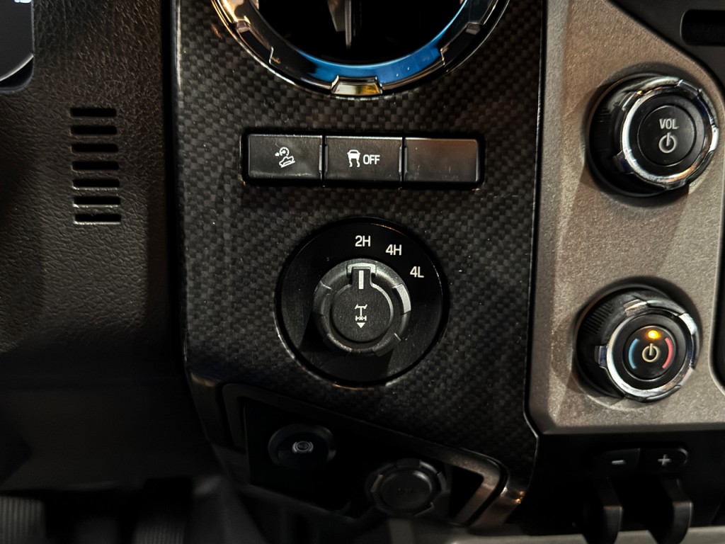 2015 Ford F-250 Image 24