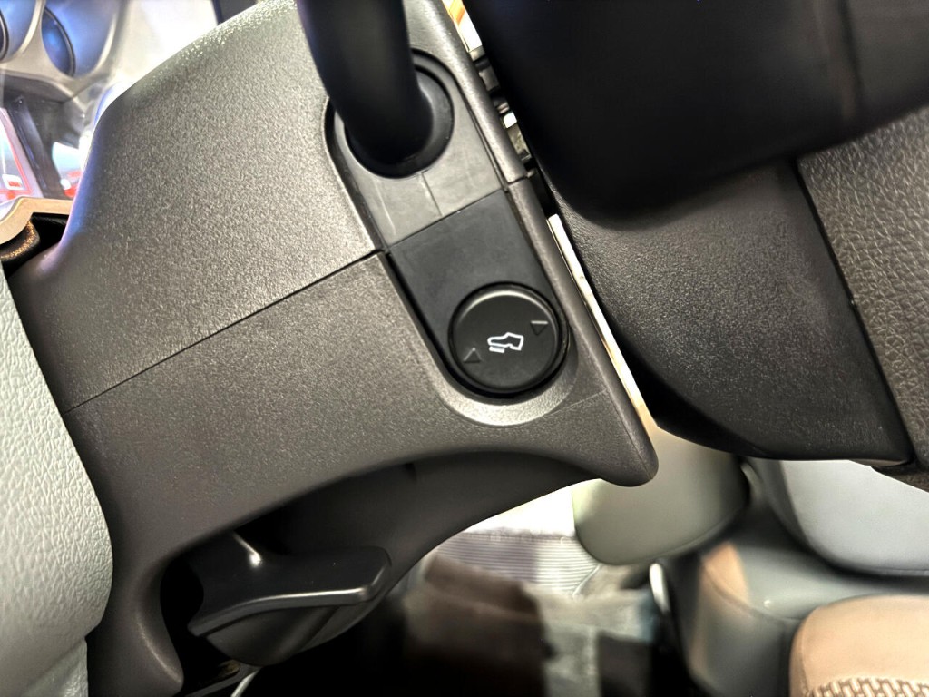 2012 Ford F-250 Image 25
