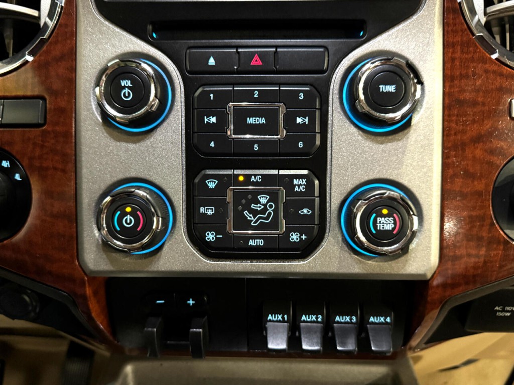 2013 Ford F-250 Image 30