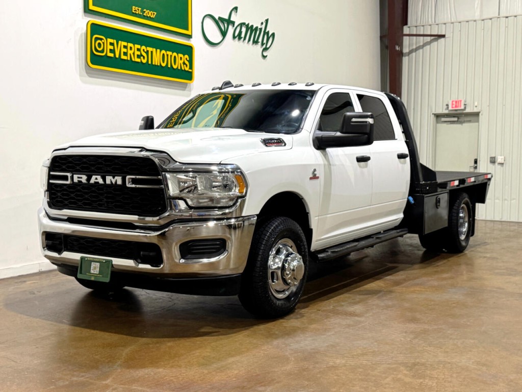 2023 RAM 3500 Image 3