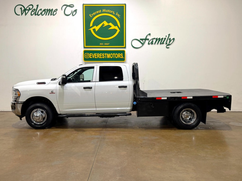 2023 RAM 3500 Image 4