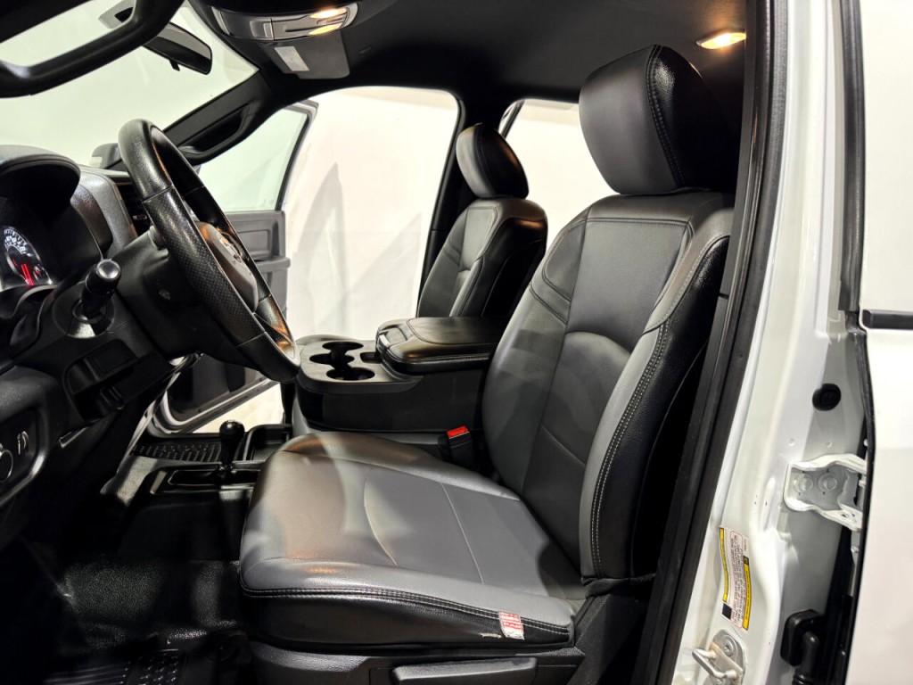 2023 RAM 3500 Image 11