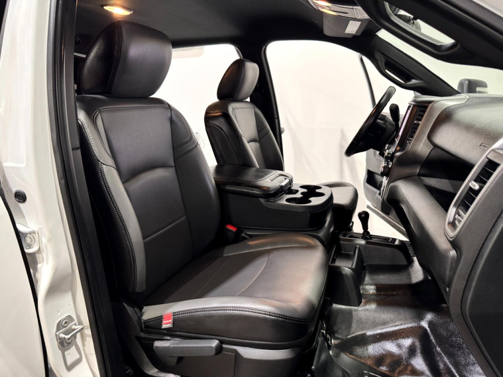 2023 RAM 3500 Image 12