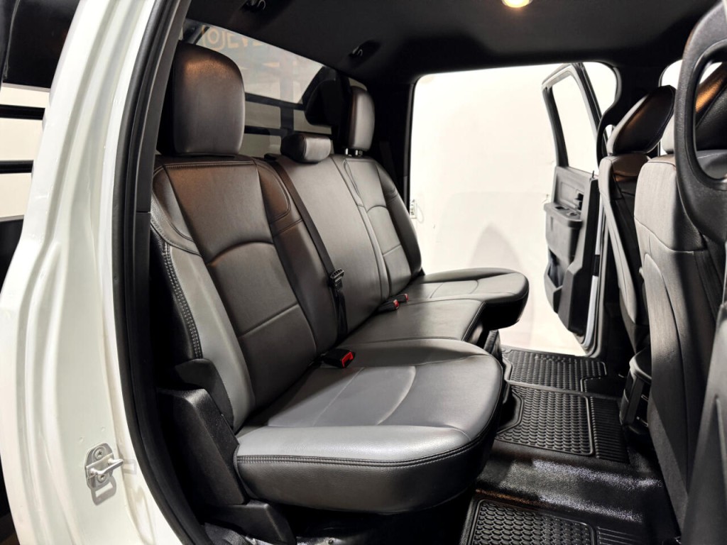 2023 RAM 3500 Image 15