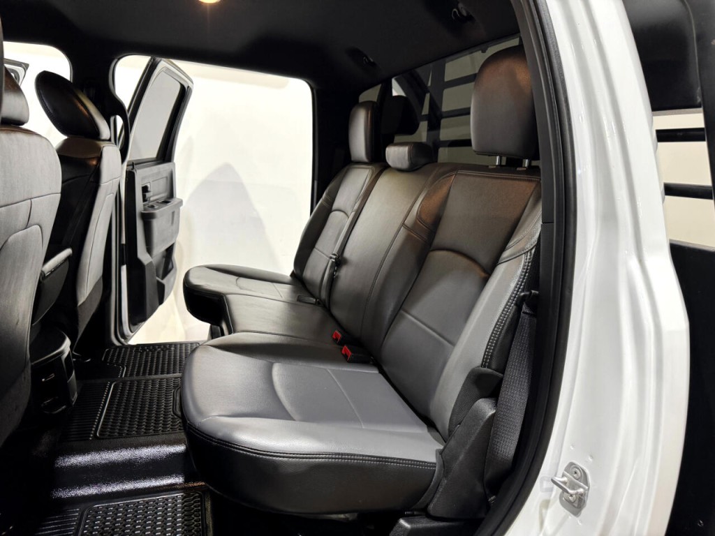 2023 RAM 3500 Image 16