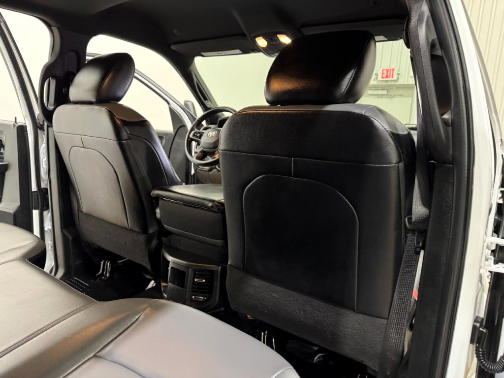 2023 RAM 3500 Image 17