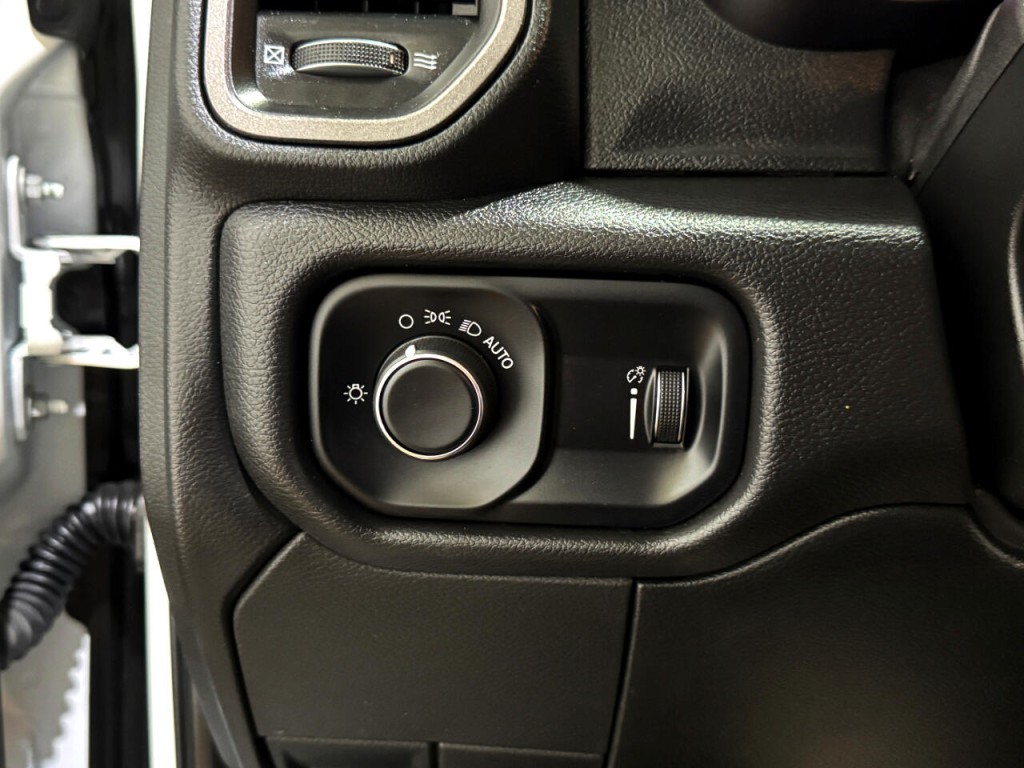 2023 RAM 3500 Image 27