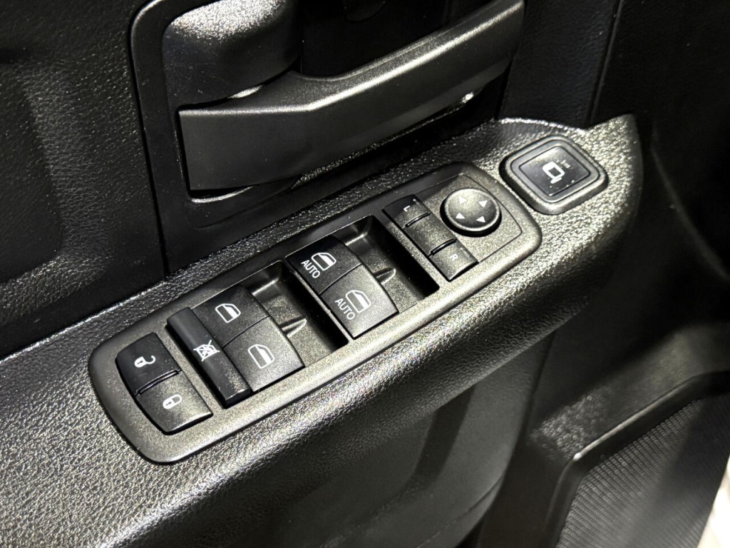2023 RAM 3500 Image 28