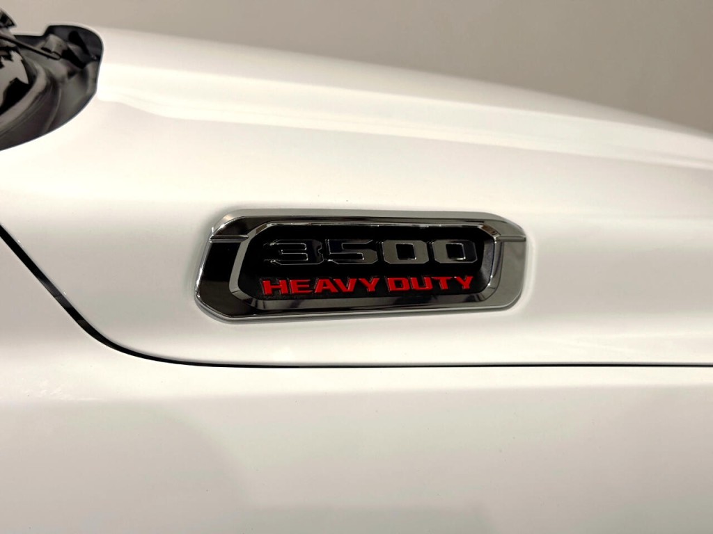 2023 RAM 3500 Image 35