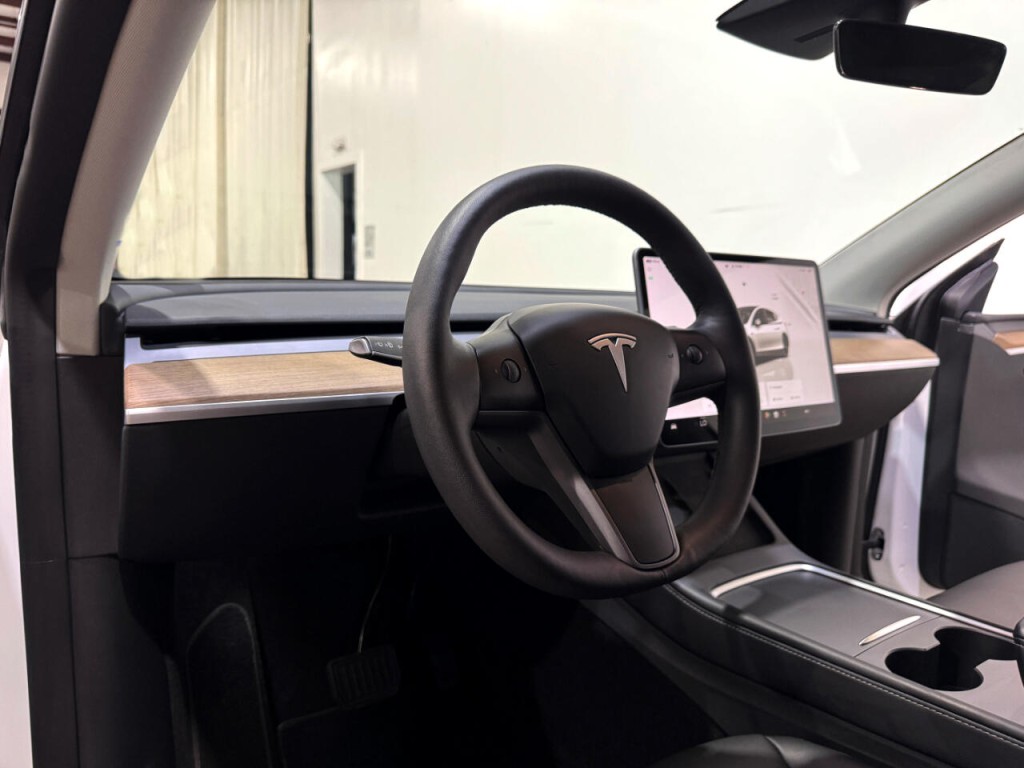 2022 Tesla Model Y Image 9