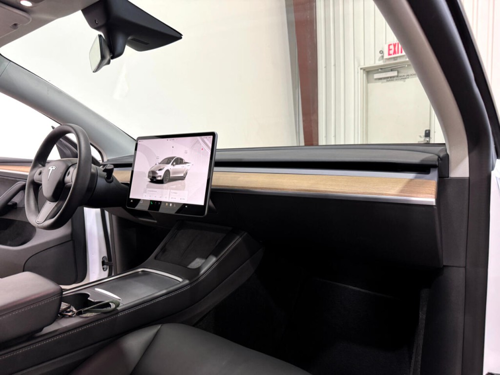 2022 Tesla Model Y Image 10