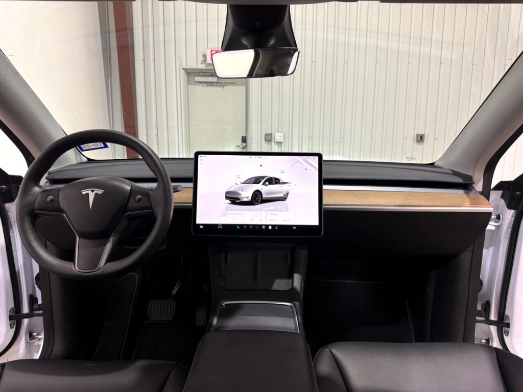 2022 Tesla Model Y Image 17