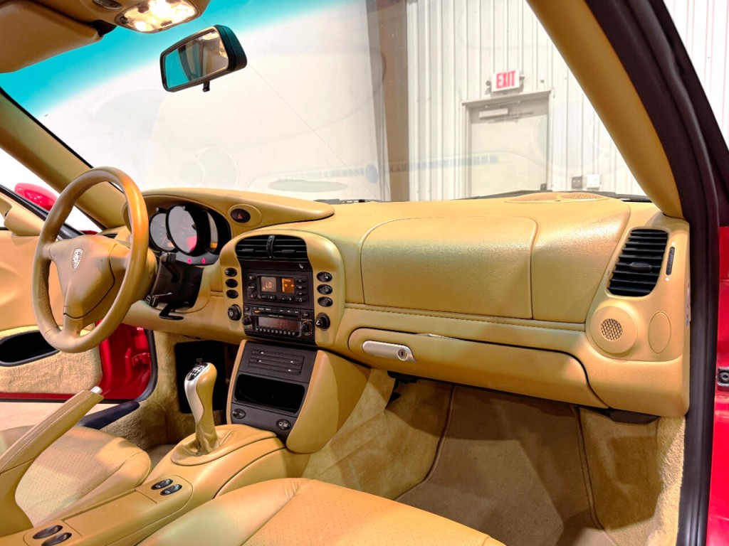 2003 Porsche 911 Carrera Image 10