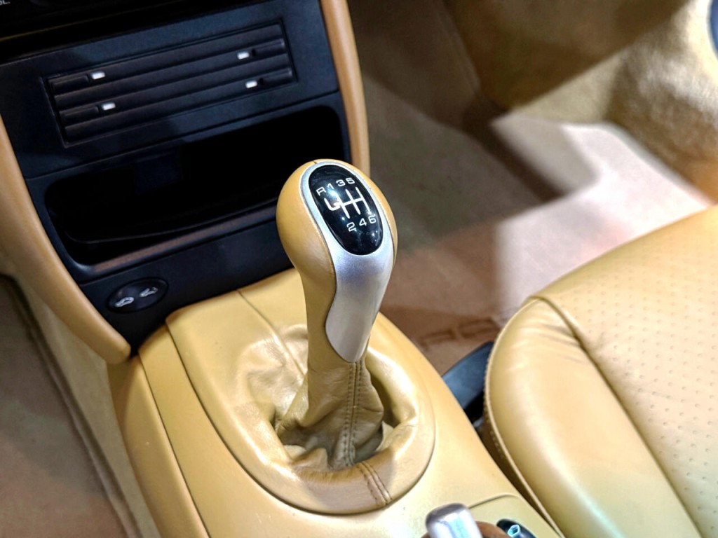 2003 Porsche 911 Carrera Image 22
