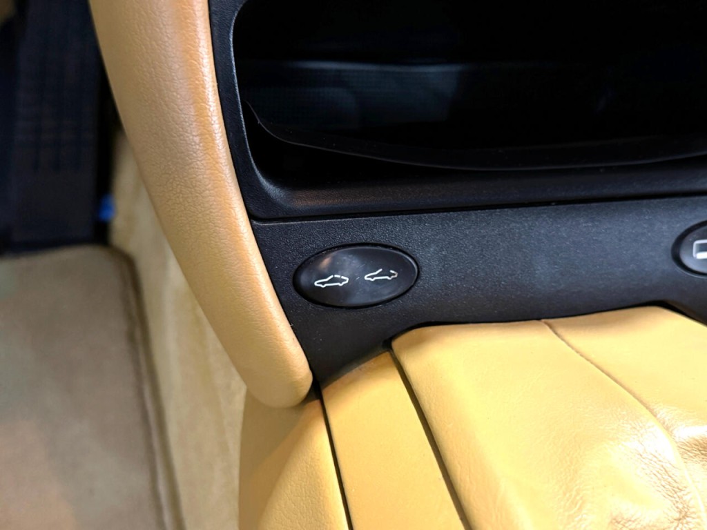 2003 Porsche 911 Carrera Image 23