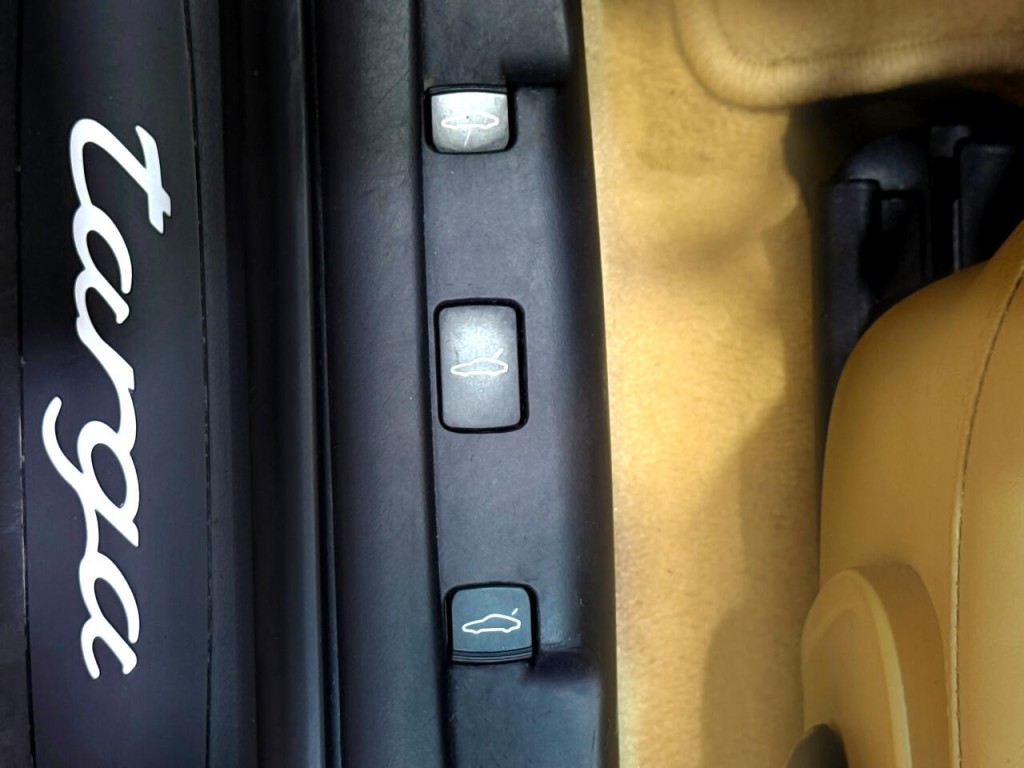 2003 Porsche 911 Carrera Image 33