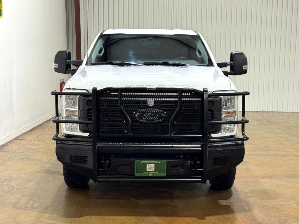 2023 Ford F-250 Image 2