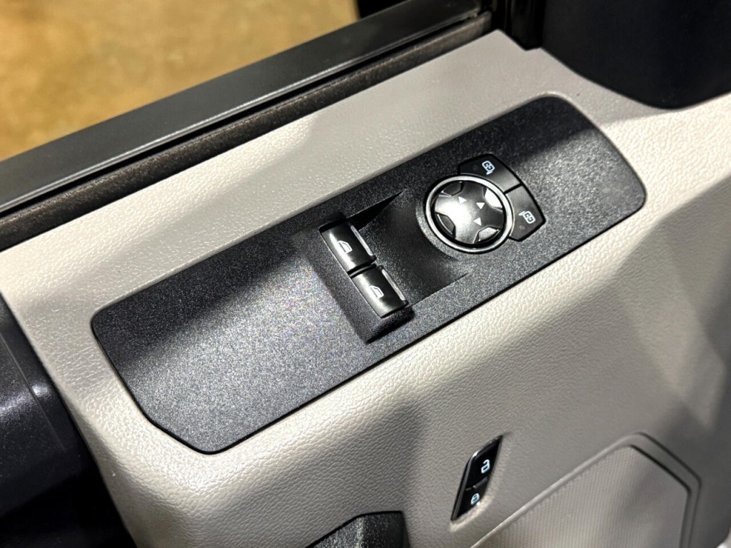 2022 Ford F-350 Image 21