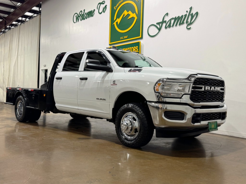 2022 RAM 3500 Image 2