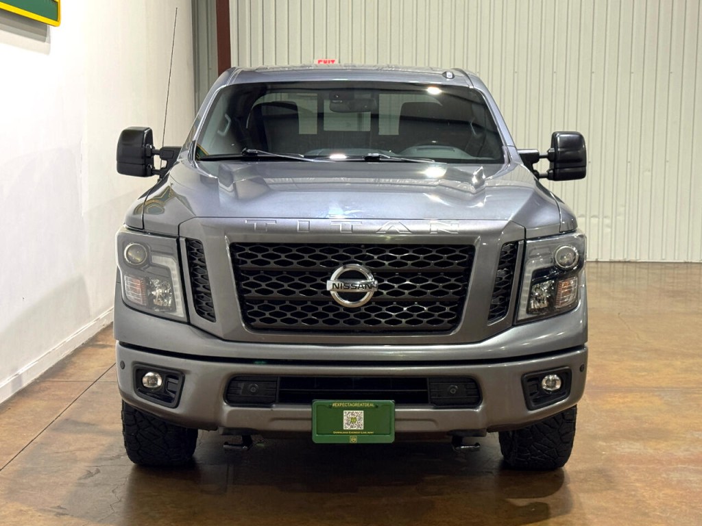 2019 Nissan Titan Image 2