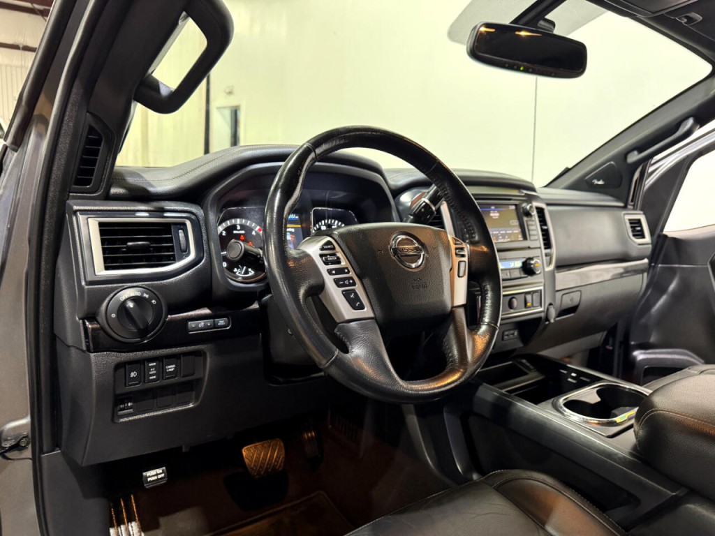 2019 Nissan Titan Image 9