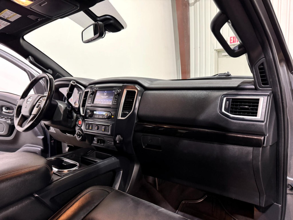 2019 Nissan Titan Image 10