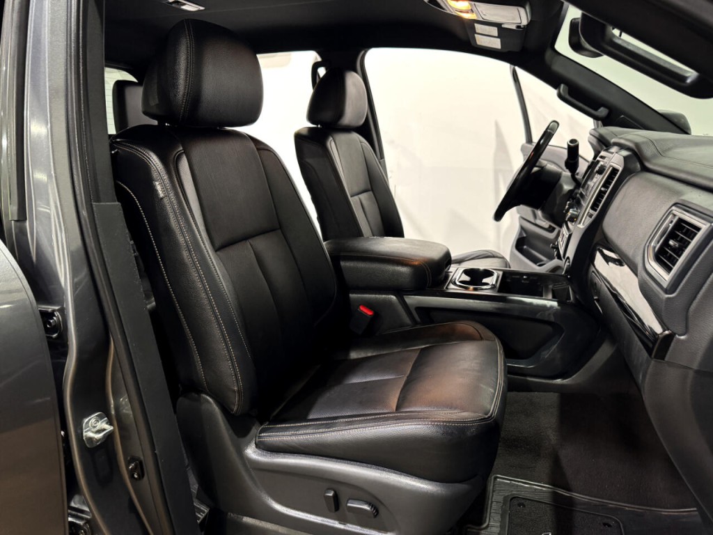 2019 Nissan Titan Image 12