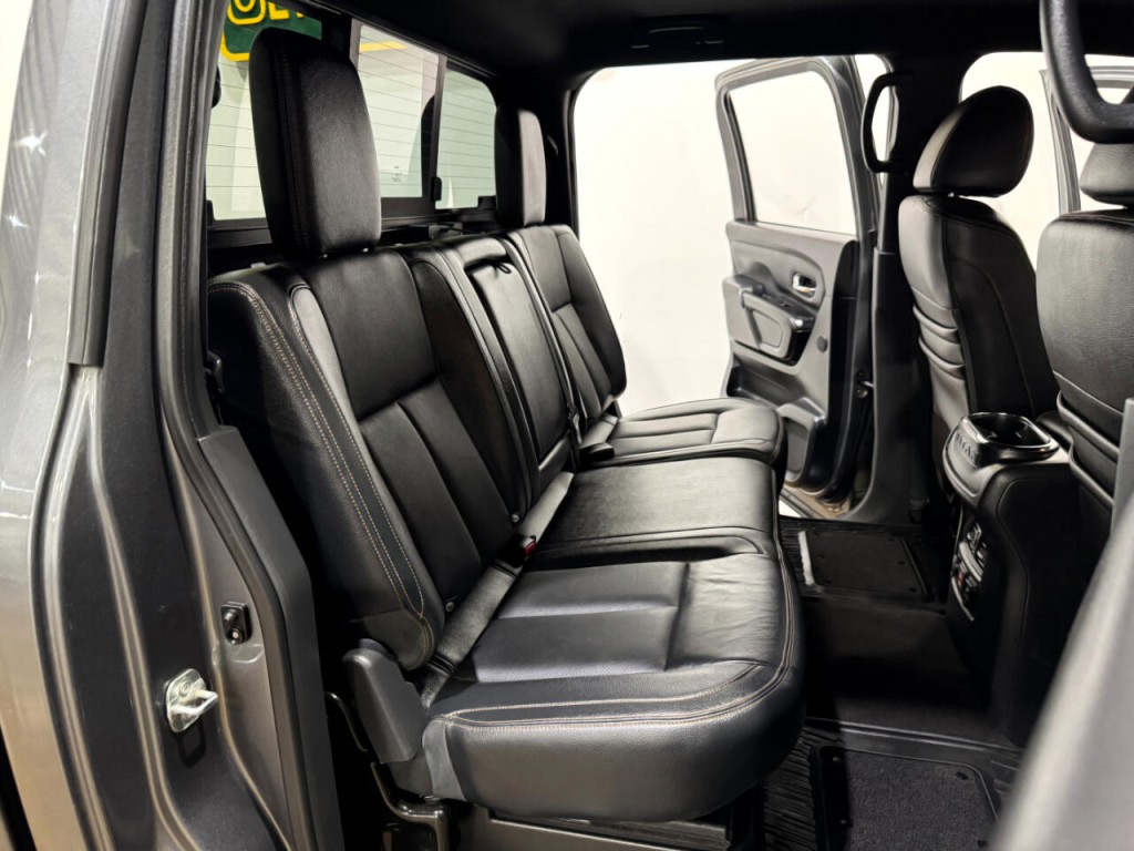 2019 Nissan Titan Image 13